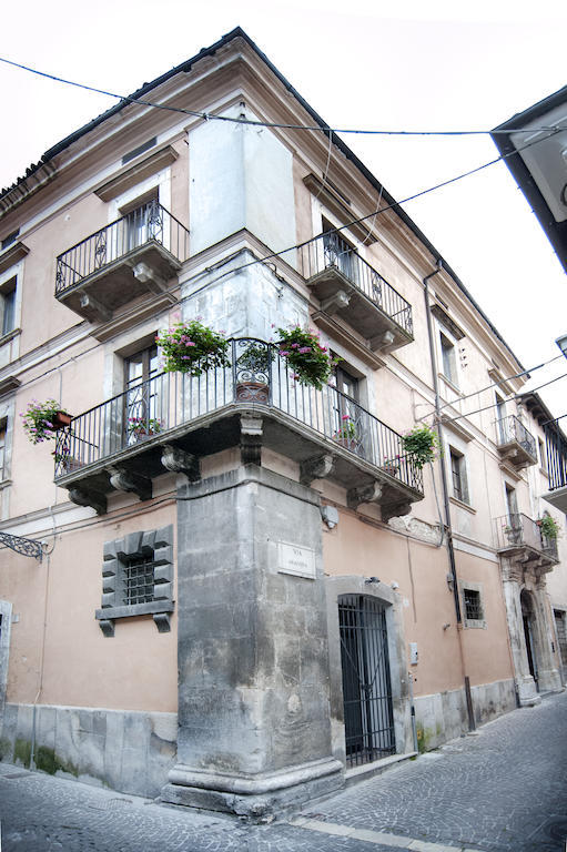 Palazzo Salini - Appartamento Familiare Сульмона Екстер'єр фото