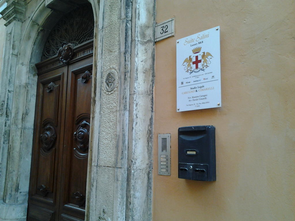 Palazzo Salini - Appartamento Familiare Сульмона Екстер'єр фото