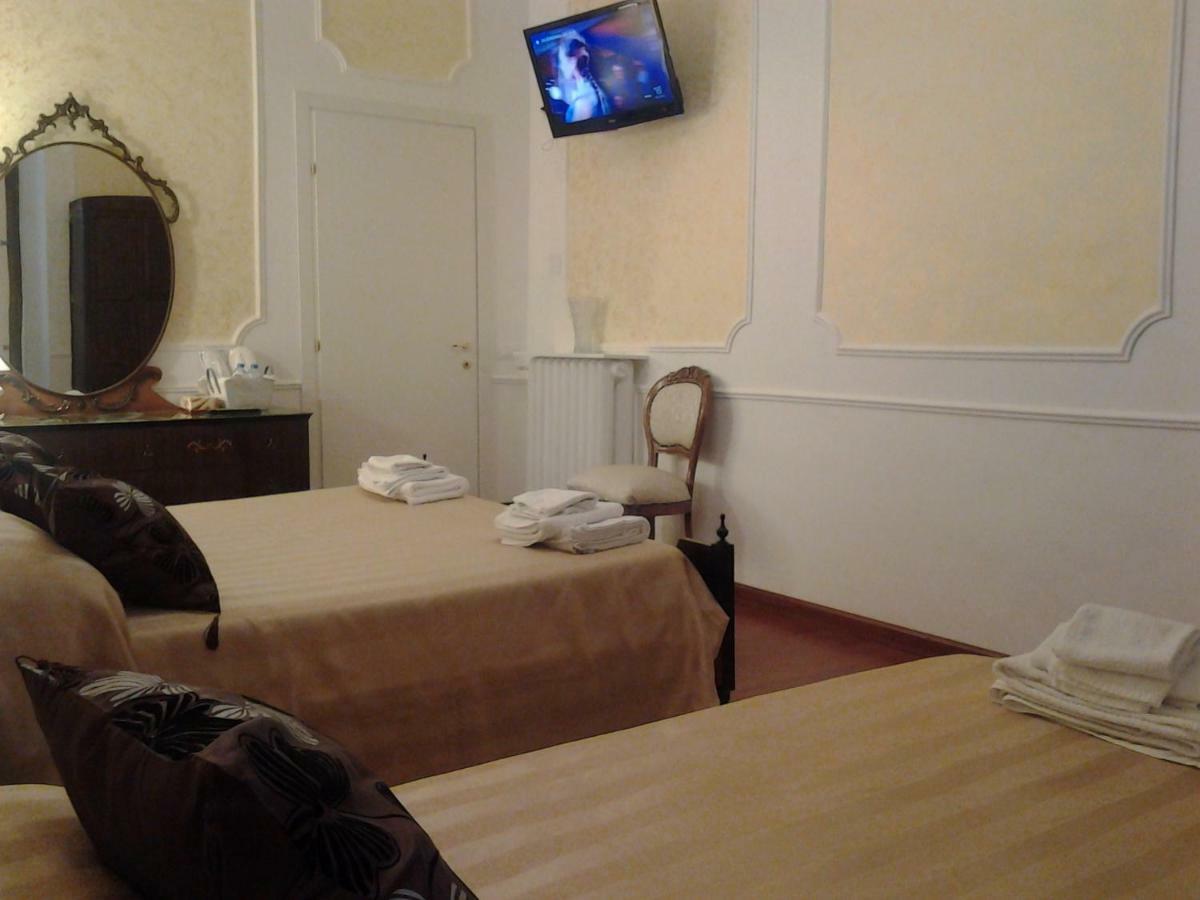 Palazzo Salini - Appartamento Familiare Сульмона Екстер'єр фото