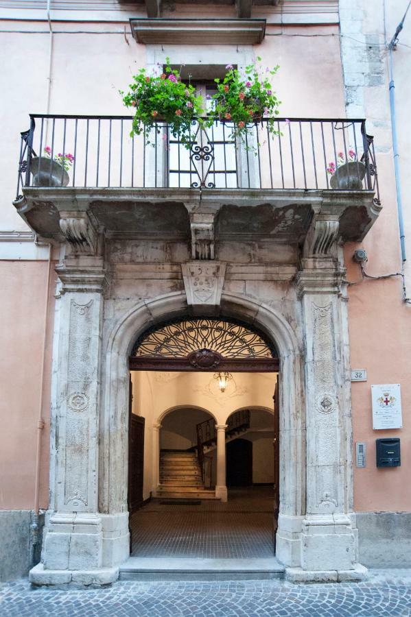 Palazzo Salini - Appartamento Familiare Сульмона Екстер'єр фото